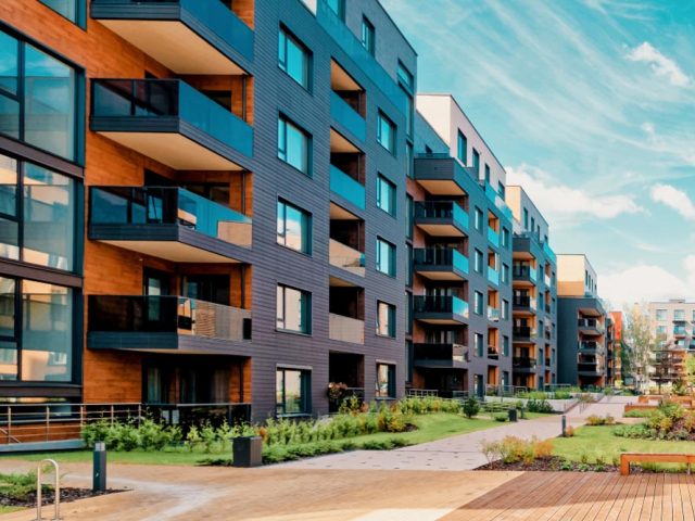What is the percentage of owner-occupants versus renters in this condo complex?